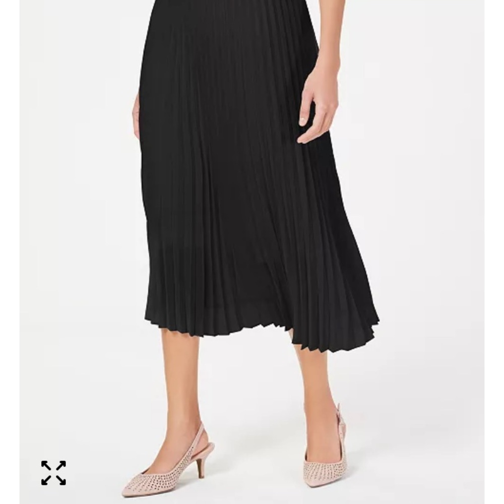 LIKE NEW Alfani (Macy’s) Pleated Black MIDI Skirt, Size XS